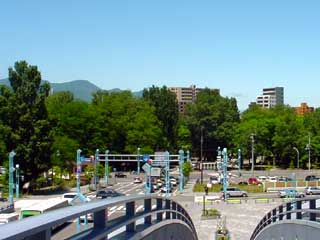 幌平橋上展望橋から見た中島公園